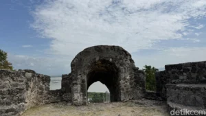 beyond-the-myth-unveiling-the-secrets-of-gorontalos-ancient-otanaha-fortress