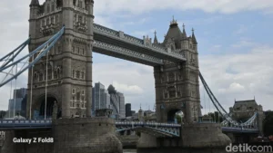 samsung-galaxy-z-fold-8-redefines-mobile-photography-a-deep-dive-into-the-london-field-test-results