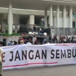 tensions-flare-at-attorney-generals-office-protesters-demand-arrest-of-former-jampidsus-febrie-adriansyah