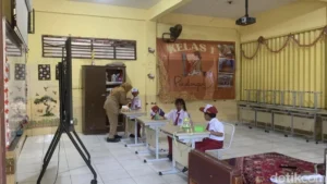 the-empty-desks-of-2026-indonesias-education-ministry-grapples-with-declining-enrollment-trends