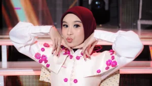 a-break-in-character-mila-da7s-unscripted-stage-moment-captivates-dangdut-academy-8-audience