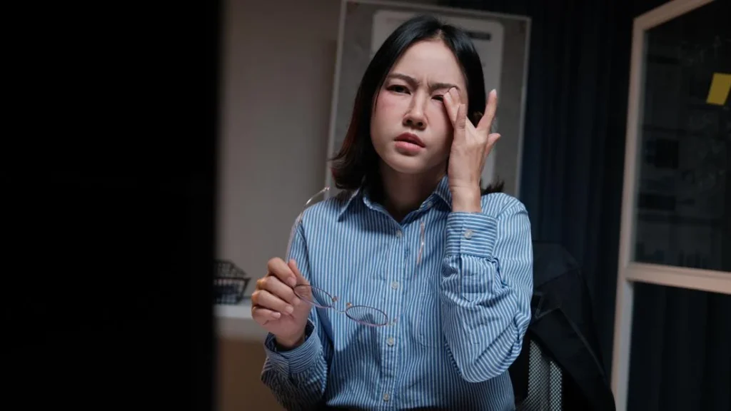 beyond-the-itch-why-rubbing-your-eyes-is-far-more-dangerous-than-you-think