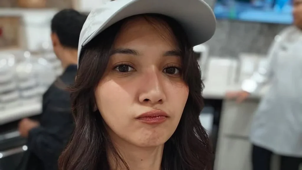culinary-journey-in-seoul-actress-sheila-daras-south-korean-getaway-blends-modern-cafe-culture-with-traditional-mukbang