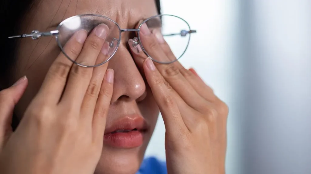 navigating-foreign-objects-in-the-eye-why-you-should-never-rub-your-eyes-and-how-to-handle-minor-ocular-emergencies-safely