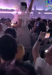 romantic-gesture-or-public-nuisance-beijing-concert-proposal-sparks-intense-debate-over-etiquette-and-viral-culture