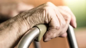 silent-danger-why-sudden-confusion-in-the-elderly-may-signal-severe-pneumonia