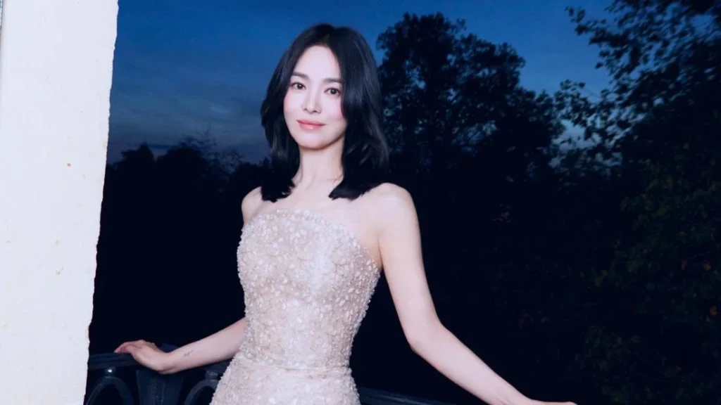 song-hye-kyo-captivates-paris-as-the-epitome-of-elegance-at-the-guerlain-lheure-bleue-launch