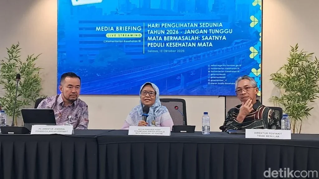 overcoming-fear-and-financial-barriers-retno-subarinis-inspiring-journey-to-clear-vision-through-free-cataract-surgery-in-indonesia