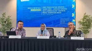 overcoming-fear-and-financial-barriers-retno-subarinis-inspiring-journey-to-clear-vision-through-free-cataract-surgery-in-indonesia